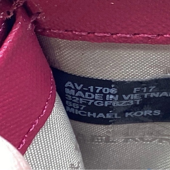 Michael Kors Two Tone Red Leather Jet Set Continental Wallet Gold Accents - Picture 4 of 5